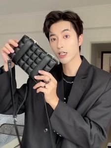 Deere Jack กระเป๋าสะพายข้างผู้หญิง กระเป๋าถือ กระเป๋าผู้หญิง gentlewomanกระเป๋าแฟชั่น กระเป๋าแฟชั่นผู้หญิง กระเป๋าสะพายข้าง กระเป๋าแฟชั่นใหม่สำหรับผู้หญิงกระเป๋าทรงสี่เหลี่ยมขนาดเล็กมีเข็มขัดคู่กระเป๋าสะพายคาดไหล่