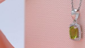 Natural Peridot 925 Sterling Silver Classic Design Womens Anniversary Pendants Gift