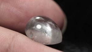 11.80 ct พลอยดิบ โทแพซ (White Topaz) สีขาว ทรงหยดน้ำหลังเบี้ย