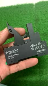 Đế cắm rơ le RGZE1S48M Schneider dùng cho rơ le RXG