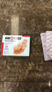 Hộp 100 miếng băng keo cá nhân các loại chống thấm nước bảo vệ vết thương tiện dụng