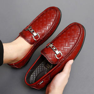 รองเท้าผู้ชายหนังแท้สไตล์เกาหลี รองเท้าลำลองสวมใส่สบาย สีแดง ปีเกิดใหม่ ฤดูใบไม้ผลิและฤดูใบไม้ร่วง รองเท้าเดินลำลองแบบสวมสบาย