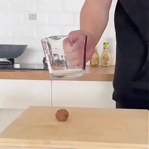 1PCS Multifunctional Glass Measuring Cup with Scale and Handle High Temperature Resistance Microwave Safe for Kitchen Baking