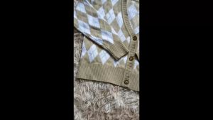 Azalea Crop Cardigan Rajut Wanita