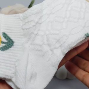 Kaos Kaki Wanita Fashion Putih Motif Ukuran Pendek