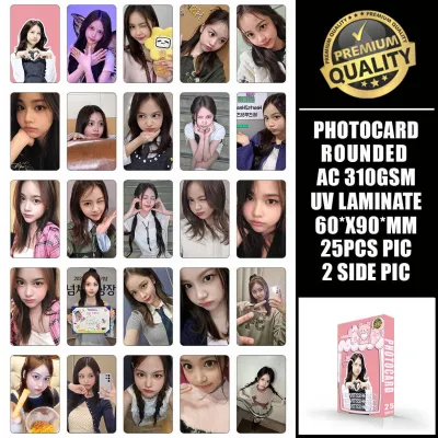 Album Foto Photocard CARMEN Hearts2Hearts - 2 Sisi (isi 25 lembar) dengan lamination glossy termasuk inner sleeve dan PC gratis acak.