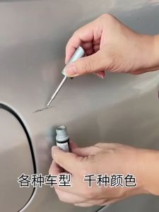 Spidol Ajaib Penghilang Lecet Baret Cat Mobil MOTOR Scratch Repair Color Easy Cat PENGHAPUS BARET\\n\\n Apa Itu Spidol Ajaib Penghilang Lecet Baret Cat Mobil?\\n\\nSpidol Ajaib Penghilang Lecet Baret Cat Mobil MOTOR Scratch Repair Color Easy Cat PENGHAPUS BARET adalah alat praktis yang dirancang untuk menghilangkan lecet dan baret pada cat mobil Anda. Dengan menggunakan spidol ini, Anda dapat memperbaiki kerusakan pada cat mobil Anda sendiri tanpa harus membawa kendaraan Anda ke bengkel. Produk ini sangat cocok bagi pengguna yang mencari solusi cepat dan efektif untuk menghilangkan lecet dan baret pada cat mobil mereka.\\n\\n Fungsi dan Kelebihan\\n\\nSpidol Ajaib Penghilang Lecet Baret Cat Mobil memiliki beberapa fungsi dan kelebihan:\\n\\n- **Menghilangkan Lecet dan Baret**: Spidol ini dirancang khusus untuk menghilangkan lecet dan baret pada cat mobil Anda, sehingga penampilan kendaraan Anda akan tampak seperti baru.\\n- **Praktis dan Mudah Digunakan**: Produk ini sangat mudah digunakan, bahkan oleh orang yang tidak memiliki pengalaman dalam perbaikan cat mobil. Cukup ikuti langkah-langkah sederhana yang tertera pada instruksi penggunaan.\\n- **Hemat Biaya**: Dengan menggunakan Spidol Ajaib Penghilang Lecet Baret Cat Mobil, Anda dapat menghemat biaya perbaikan cat mobil yang biasanya mahal. Anda tidak perlu membayar biaya jasa perbaikan cat mobil lagi.\\n\\n Cara Kerja Spidol Ajaib Penghilang Lecet Baret Cat Mobil\\n\\nSpidol Ajaib Penghilang Lecet Baret Cat Mobil bekerja dengan cara menutupi lecet dan baret pada cat mobil Anda. Cat yang terdapat di dalam spidol ini dirancang khusus untuk menutupi kerusakan pada cat mobil, sehingga kerusakan tersebut tidak lagi terlihat. Cat ini juga dirancang agar tahan lama dan tidak mudah luntur, sehingga hasil perbaikan akan bertahan lama.\\n\\n Cara Menggunakan Spidol Ajaib Penghilang Lecet Baret Cat Mobil\\n\\nBerikut adalah langkah-langkah penggunaan Spidol Ajaib Penghilang Lecet Baret Cat Mobil:\\n\\n1. Bersihkan area yang akan diperbaiki dengan menggunakan air dan sabun.\n2. Keringkan area tersebut dengan handuk atau kain kering.\n3. Gunakan spidol untuk mengoleskan cat pada area yang rusak.\n4. Biarkan cat mengering selama beberapa menit.\n5. Ulangi proses ini jika diperlukan hingga kerusakan hilang sepenuhnya.