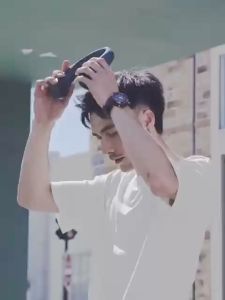 Quạt Đeo Cổ Mini Tích Điện Không Cánh Tiện Lợi Thời Trang Dáng Thể Thao