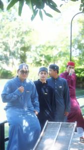 โต๊ปชายแขนยาว เนื้อผ้าเกรดนำเข้า ใส่สบาย งานตัดทางร้าน เท่มาก ผ้าอาจจะปรากฏนำเข้าเท่มกัน ผ้าเป็นเท่มแสงเฉพาะเกินมดรูปหน้า