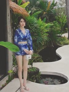 ชุดว่ายน้ำผู้หญิง 4 ชิ้น บิกินี ทูพีซ พร้อมเสื้อคลุมแขนยาว ผ้าคลุมผูกข้าง แฟชั่นชุดว่ายน้ำ 0713