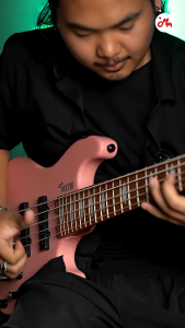 Gusta Dexter 4 String Bass เบสไฟฟ้า 4 สาย Headless Bass เบสทรงหัวตัด รับประกันศูนย์ Music Arms