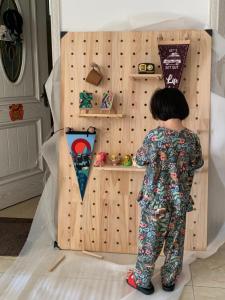 Nordic Style Solid Wood Wall Mounted Shelf Home Living Room Kitchen Dormitory Bedroom Storage Organizer Horizontal Partition