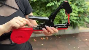 เครื่องผูกยอด รัดกิ่ง ผูกยอด กิ่งองุ่น เมล่อน เครื่องมัดกิ่งไม้ แถมฟรี!!! เครื่องผูกยอด รัดกิ่ง Tape Tool เทปรัด 1 ม้วน เครื่องมัดกิ่งแบบลวดเย็บ เทปรัดกิ่ง พันกิ่ง สำหรับพืชตะกูลไม้เลื้อย ใช้ง่ายๆ