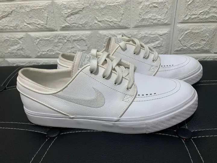 Nike janoski 2025 triple white