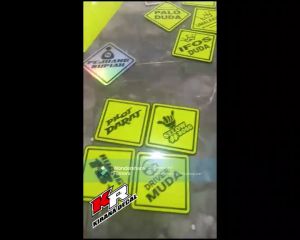 GANTUNGAN KACA AKRILIK BEBAS CUSTOM MOBIL DAN TRUCK KIRANA KODE 15\nGANTUNGAN KACA AKRILIK BEBAS CUSTOM MOBIL DAN TRUCK KIRANA KODE 19\nGANTUNGAN KACA AKRILIK BEBAS CUSTOM MOBIL DAN TRUCK KIRANA KODE 07