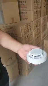 Portable Independent Smoke Detector Fire Alarm Photoelectric Sensitive Sensor Alarm For Family Guard Battery Included Fire Standalone Photoelectric Smoke detector fire alarm With Battery For Family Houses Detecting Shopping Malls Smoke Fire Sensitive