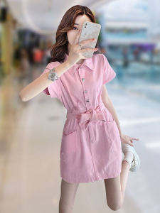 ชุดเดรสยีนส์สีชมพูทรงเอเอวสูงสไตล์เกาหลีสำหรับผู้หญิงวัย 25-29 ปีช่วงฤดูร้อน กระโปรงสั้นแขนสั้นคอโปโล