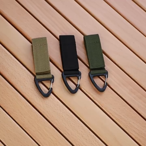 หัวเข็มขัดกระเป๋าเป้ หัวเข็มขัดไนลอนกลางแจ้ง หัวเข็มขัดสามเหลี่ยมจุดเดียว หัวเข็มขัดปีนเขาอเนกประสงค์ พวงกุญแจ G3411