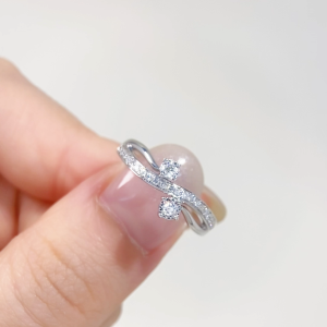 LAZO DIAMOND Split Duo Diamond Pavé Ring in 375/9K White Gold