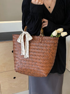 Retro Fashion Handheld Woven Bag Womens Summer 2024 New Beach Vacation Beach Bag Large Capacity Tote Womens Bag