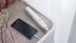 Vidal Sassoon USB Rechargeable Ceramic Non-Stick Hair Straightener (VSU0310WH) Korean Hairstyle Bang Curl Travel Size