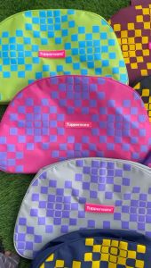 Tas travelling Tupperware kitbag motif kotak // cap karet zipper bunga es