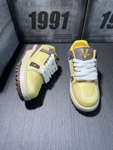 รองเท้าลำลองกันลื่นระบายอากาศได้ดีสำหรับฤดูใบไม้ผลิและฤดูใบไม้ร่วง รองเท้ากีฬาแบบสวมสบายสไตล์ย้อนยุคสูงขึ้นในส่วนในsoles