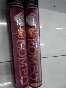 Shuttlecock Bulutangkis/Badminton Romeo UnguSlop Isi 12 Cock