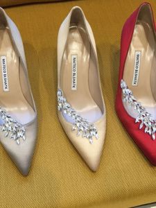 รองเท้าแต่งงานสีแดง ทรงหัวแหลม สายรัดนิ้วแบบบาง สำหรับผู้หญิง รองเท้าแต่งงานแบบสวม สไตล์ยุโรป ฤดูใบไม้ผลิ 2022 รองเท้าแฟชั่นส้นสูง