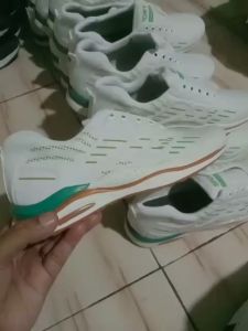 sepatu snaeker pria dan wanita pres timbul kekinian terbaru bisa cod size 39-43 distro