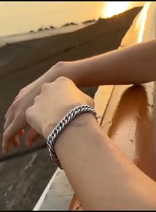 GELANG TANGAN TITANIUM PRIA RANTAI TEBAL ANTI LUNTUR & ANTI KARAT (COD)