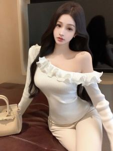 เสื้อถักไหล่ข้างเดียวสไตล์เกาหลีสำหรับผู้หญิงในฤดูใบไม้ร่วงและฤดูหนาว เสื้อชั้นในแบบเปิดไหล่ แขนสั้น สีพื้น ทรงเข้ารูป