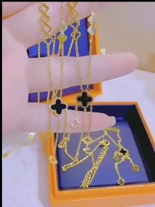 Kalung Titanium Wanita Bunga Semanggi Juntai Terbaru Kalung Titanium Anti Karat Tidak Luntur