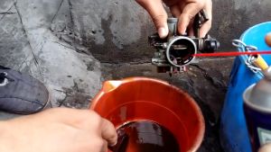 Xịt chế hòa khí bình xăng con súc rửa kim phun súc rửa máy bám cặn bẩn vệ sinh buồng đốt tẩy rửa lốc máy BOTNY 450ml