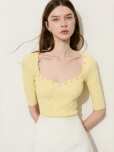 D-PLAY | Elegant V-neck 3D Decorated Short Sleeve Fitted Knitwear