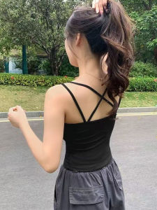 เสื้อกั๊กสายเดี่ยวสีพื้นทรงเข้ารูป 2025 ใหม่ ทรงเข้ารูป กระชับสัดส่วน สายเดี่ยว พร้อมแผ่นเสริมหน้าอก สำหรับผู้หญิง ใส่กลางแจ้ง ทรงสั้น