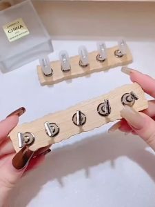 Ardour Magnetic Nail Tip Holder Nails Practice Stand Wood Base Nail Art Display For Salon DIY & Practice Tools
