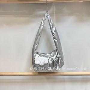 กระเป๋าสะพายไหล่ผ้าไนลอนความจุขนาดใหญ่สำหรับผู้หญิง กระเป๋าสะพายลำลอง กระเป๋าสะพายข้างแบบมีเชือกผูก กระเป๋าผู้หญิงที่ทันสมัยและเป็นมิตร