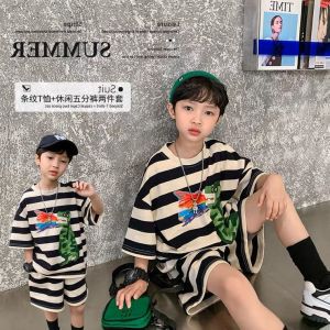 (2-14 tahun) LJS2-21 Setelan anak laki-laki motif garis hitam putih dino
