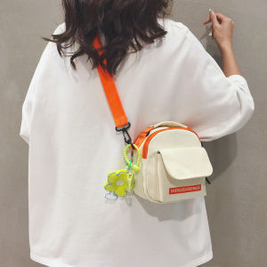 Trendy Japanese Style Canvas Shoulder Bag for Girls Student Fashionable Minimalist Crossbody Bag Soft Handle Summer 2024
