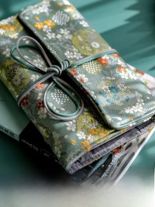 Notebook Set เรียบง่าย สไตล์สาวน้อย ลายดอกไม้ กระดาษโพลีเอสเตอร์ อุปกรณ์การ์ตูน กระเป๋าใส่ของเล่น วัสดุอื่นๆ