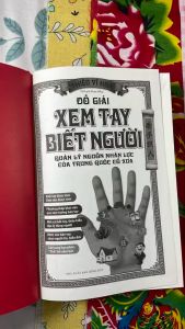 Sách - combo 2c Đồ giải xem tay biết người (bìa mềm) + Đồ giải xem tướng biết người (bìa mềm)