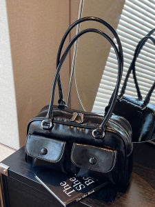 Wei In Japan and South Korea Style Silver Womens Shoulder Bag Casual Zipper Closing Pillow Bag Design for Youth Small Size