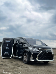 โมเดลรถเลคซัส 300LM รุ่น 1/24 ควบคุมระยะไกล โลหะผสม ไฟเสียง ของเล่นกลับบ้าน ของขวัญสำหรับเด็ก วัย 14 ปีขึ้นไป