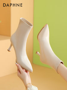 รองเท้าบูทสั้นหัวแหลมแบบสวมสำหรับผู้หญิง Daphne ดีไซน์เซ็กซี่ รองเท้าบูทฤดูหนาวแบบหนังนิ่ม พื้นยาง หัวแหลม ส้นสูง 5-8 ซม.