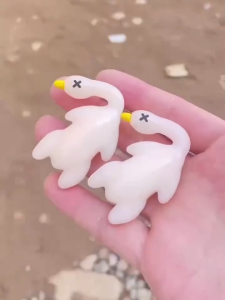 Key Holders Color-Changing Roast Duck Keychain Car Creative Ornament Cute Interior Decorations Cute Key Pendant