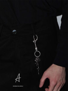 Aged Silver Rose Relief Keychain Pendant Black Decorative Mens Fashion Retro Design Waist Chain Accessory Creative Home Decor