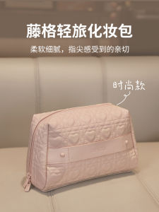 Portable Large Capacity Womens Makeup Bag 2025 New Fashion Handheld Luxury Storage Bag with Zipper Layered Structure Heart Pattern