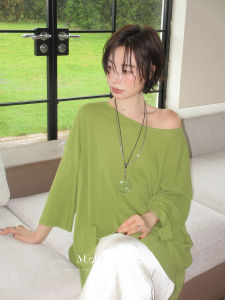 เสื้อยืดคอกลมแขนสั้นทรงหลวมสไตล์เกาหลี Molin Maison สำหรับผู้หญิงในฤดูร้อน เสื้อเชิ้ตแขนสั้นไม่สมมาตรเปิดด้านข้างแบบลำลอง