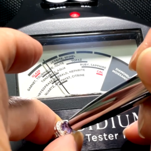 KJ867 ต่างหู Lavender Amethyst เจียระไนกลม ล้อมCZ